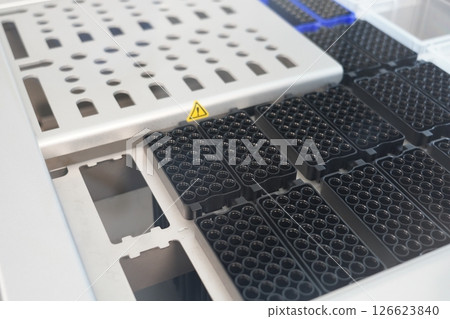 DNA自動化萃取 DNA自動化萃取 126623840