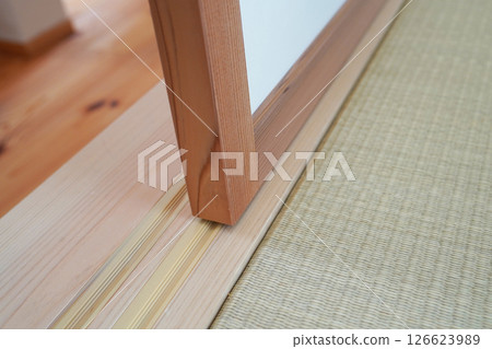 日式房間推拉門凹槽的特寫 日式房間推拉門凹槽的特寫 126623989