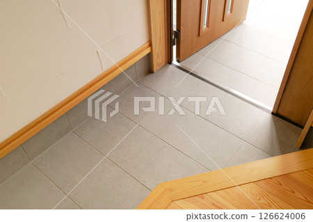 Bright entrance hall with a south-facing earthen floor Bright entrance hall with a south-facing earthen floor 126624006