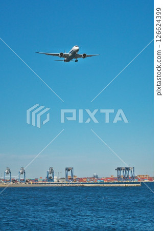 An ANA passenger plane heading for landing at Haneda Airport, seen from Jonanjima Seaside Park on a clear winter day 126624399
