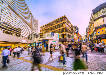 日本橫濱城市景觀,眺望相鐵橫濱站、橫濱市營地鐵橫濱站、Parnado ST等。 日本橫濱城市景觀,眺望相鐵橫濱站、橫濱市營地鐵橫濱站、Parnado ST等。 126624964
