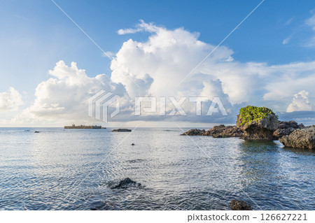 傍晚時分美麗的南島海岸 126627221