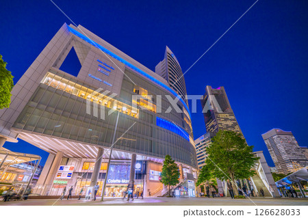 日本東京城市景觀，俯瞰橫濱地標塔和櫻木町站前的 Hulic Minatomirai 126628033