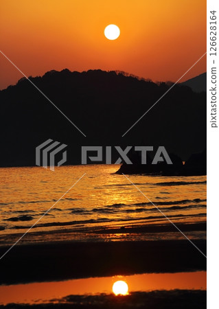 Evening scenery of Shinkai Beach 126628164
