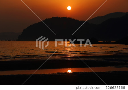 Shinkai海灘的晚上風景 126628166