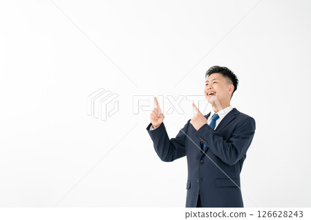 年輕男性商務指點 126628243