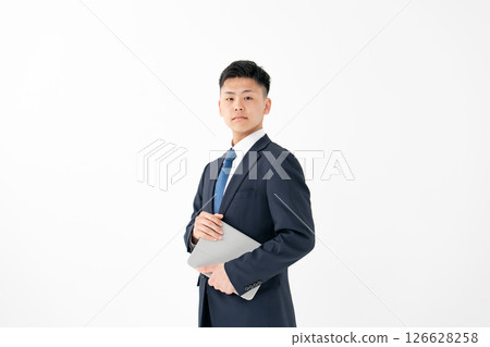 年輕男性商務平板電腦 126628258