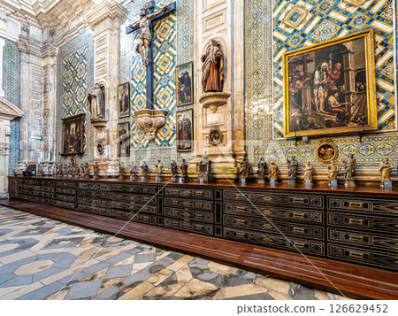 Coimbra , Portugal - Mar 15, 2025: Interior of Santa Cruz Monastery at Coimbra, Portugal 126629452