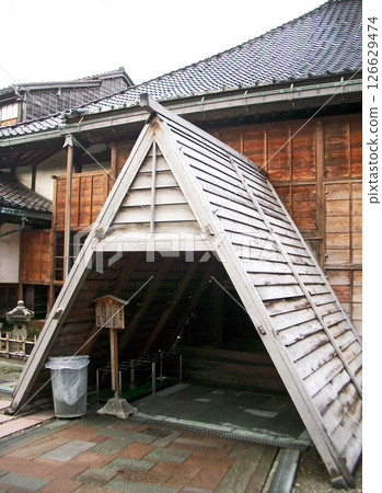 石川縣金澤市妙立寺(忍者寺)的除雪 石川縣金澤市妙立寺(忍者寺)的除雪 126629474