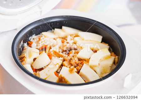 煮熟的竹筍飯 126632094