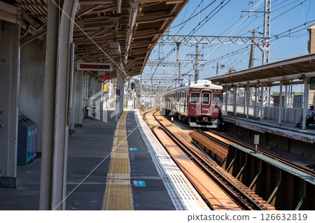 A local train entering the outbound platform as seen from the inbound platform at Hankyu Kobe Line's Ashiyagawa Station 1, Ashiya City, Hyogo Prefecture A local train entering the outbound platform as seen from the inbound platform at Hankyu Kobe Line's Ashiyagawa Station 1, Ashiya City, Hyogo Prefecture 126632819