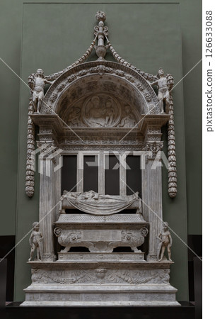 The tomb of Carlo Marsuppini Displayed in The Victoria and Albert Museum. 126633088