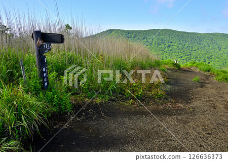 從丹澤的鐵板山（明神山）山頂眺望三國山 126636373