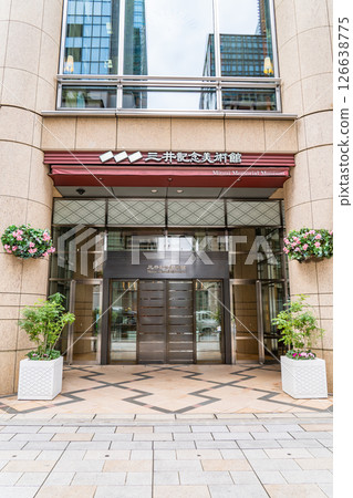 三井紀念博物館(展示原三井家族的傳家寶)位於東京都中央區日本橋室町三井本館,展出國寶 三井紀念博物館(展示原三井家族的傳家寶)位於東京都中央區日本橋室町三井本館,展出國寶 126638775