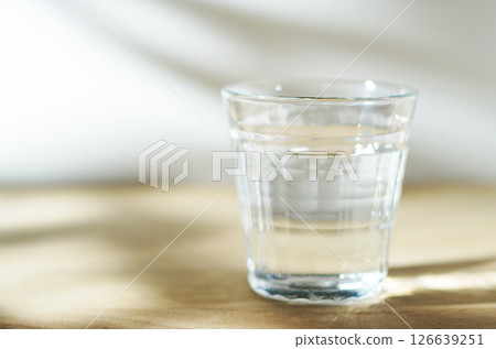 Cold water on a table in the sun 126639251