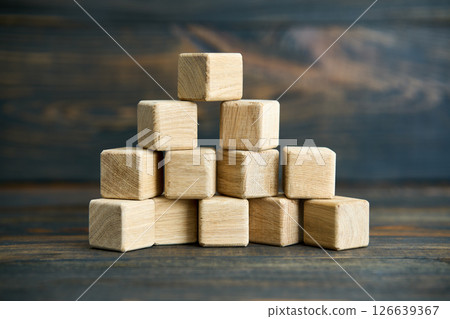 Collapsing pyramid of natural wooden cubes 126639367