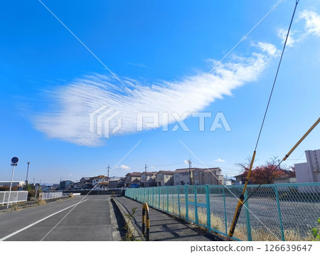 Wavy clouds appearing in the autumn sky 126639647
