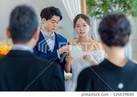 新娘的信婚禮形象 126639680