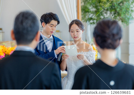 新娘的信婚禮形象 126639681