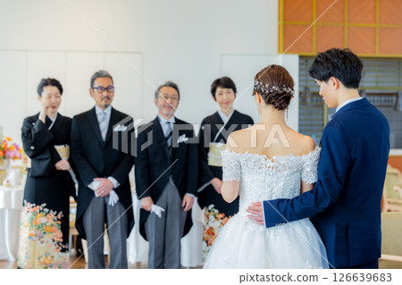 新娘的信婚禮形象 126639683