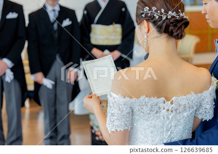 新娘的信婚禮形象 126639685