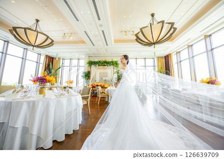 白色婚紗的新娘形象 126639709