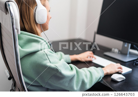 woman working at the computer woman working at the computer 126643703