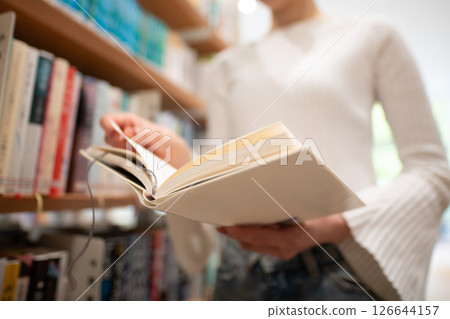 Hand of women reading books Hand of women reading books 126644157