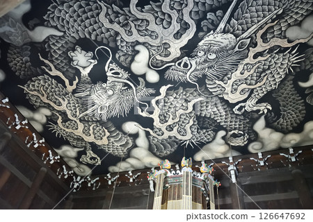 Kenninji Temple's lecture hall: Twin dragons ceiling painting (Higashiyama Ward, Kyoto City) 126647692