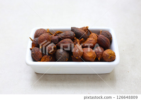 Black Cardamom or Greater Cardamom Black Cardamom or Greater Cardamom 126648809