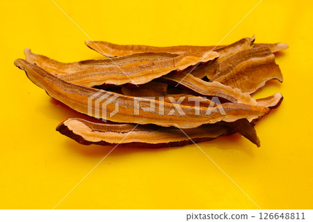 Dried sliced lingzhi mushroom or reishi mushroom 126648811