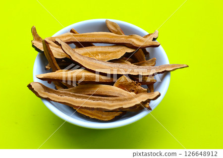 Dried sliced lingzhi mushroom or reishi mushroom Dried sliced lingzhi mushroom or reishi mushroom 126648912