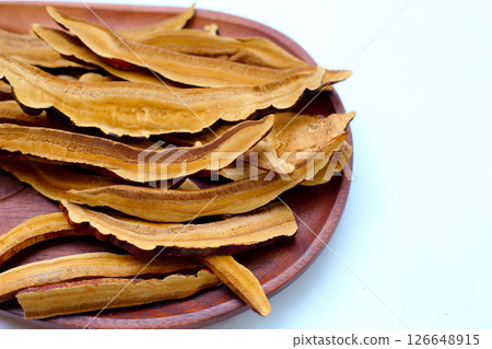 Dried sliced lingzhi mushroom or reishi mushroom Dried sliced lingzhi mushroom or reishi mushroom 126648915