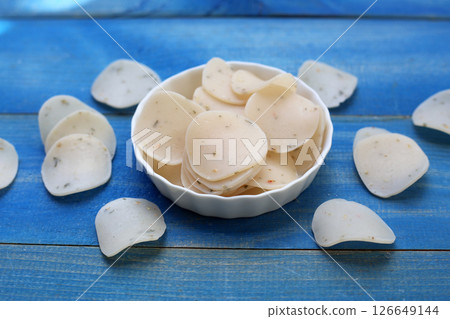 Vietnam prawn crackers, uncooked prawn cracker Vietnam prawn crackers, uncooked prawn cracker 126649144