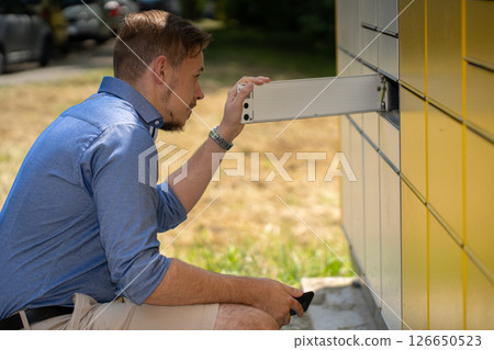 Modern delivery boxes enhance convenience, efficiency, automation, engagement, and satisfaction Modern delivery boxes enhance convenience, efficiency, automation, engagement, and satisfaction 126650523