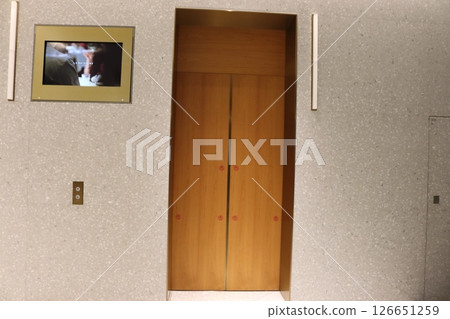 木製電梯 木製電梯 126651259