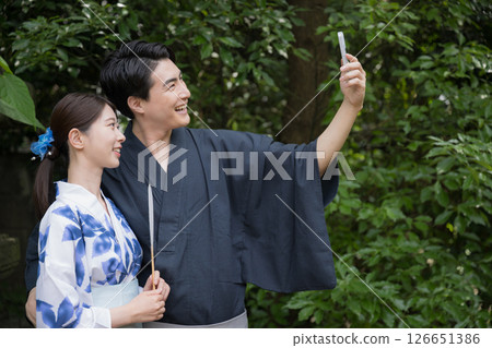 Couples taking selfies in yukata with smartphones - Image of sightseeing, travel, etc. Couples taking selfies in yukata with smartphones - Image of sightseeing, travel, etc. 126651386