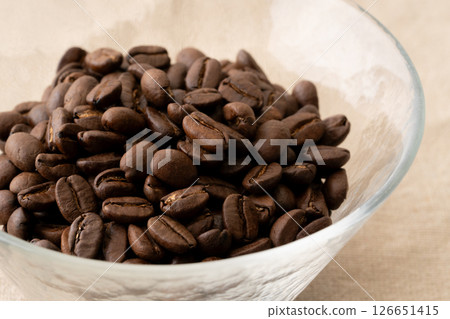Close-up of coffee beans in a glass bowl 126651415