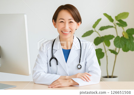 A smiling female doctor in the examination room | A trustworthy doctor 126651508