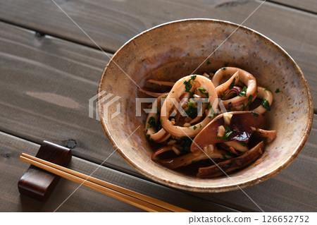 Squid stir-fried with garlic, butter and soy sauce Squid stir-fried with garlic, butter and soy sauce 126652752