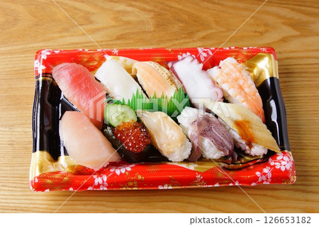 Sushi box lunch 126653182
