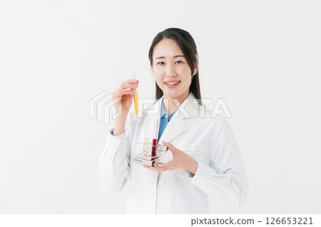 一個穿白大褂做研究的女人 一個穿白大褂做研究的女人 126653221