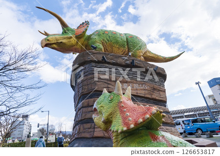 福井站東口廣場的恐龍親子（三角龍） 126653817