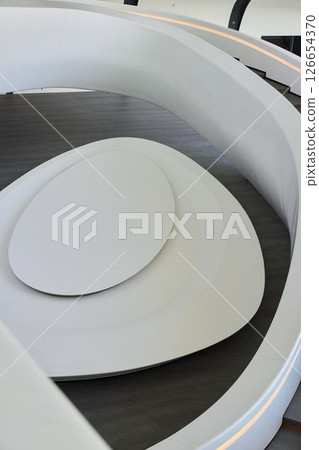 Exploring Abstract Circular Design Elements in Modern Architectural Practices Today 126654370