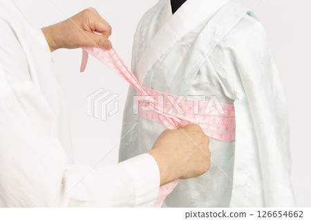為七、五三兒童穿上正式服裝：為五歲男孩穿上正式服裝的過程 126654662