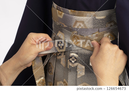 為七、五三兒童穿上正式服裝：為五歲男孩穿上正式服裝的過程 126654673