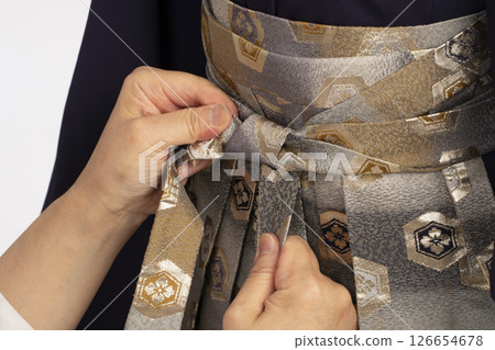 為七、五三兒童穿上正式服裝：為五歲男孩穿上正式服裝的過程 126654678