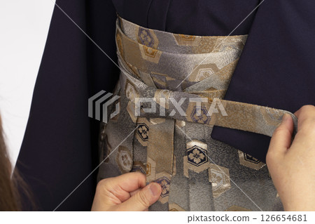 為七、五三兒童穿上正式服裝：為五歲男孩穿上正式服裝的過程 126654681