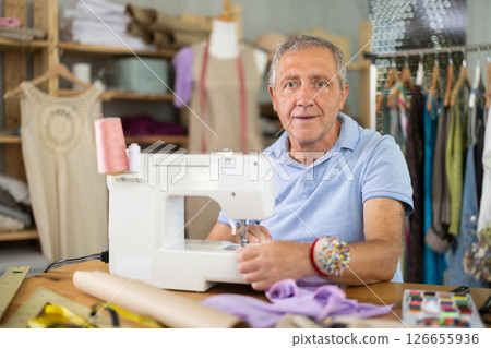 Senior man tailor at work 126655936
