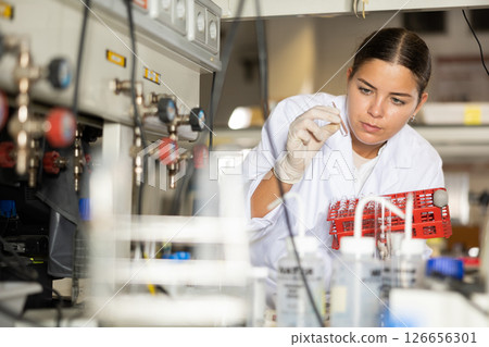Woman scientist working in research laboratory performing experiments in laboratory Woman scientist working in research laboratory performing experiments in laboratory 126656301